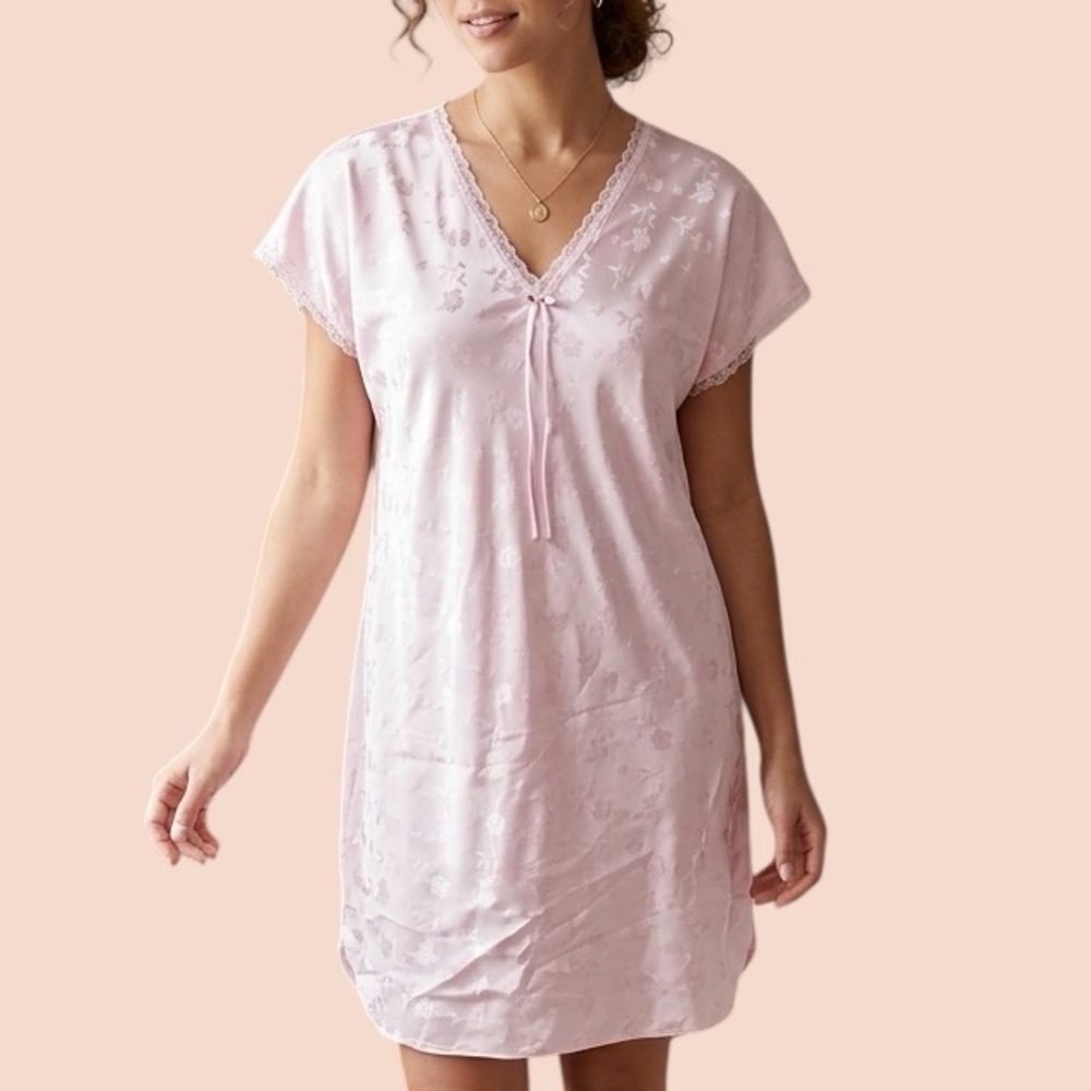 Sarah Bentley Intimates Lace Trim Pink Satin V-Neck Nightgown Sz Small‎ Coquette